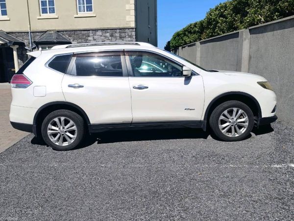 Nissan X-Trail SUV, Petrol Hybrid, 2015, White