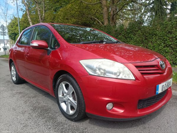 Toyota Auris Hatchback, Diesel, 2010, Red