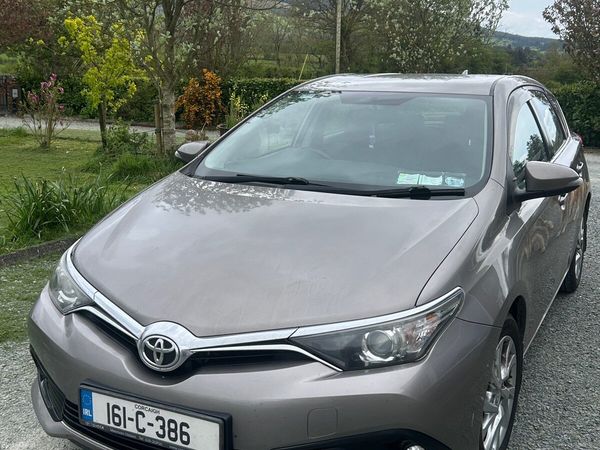 Toyota Auris Hatchback, Diesel, 2016, Bronze
