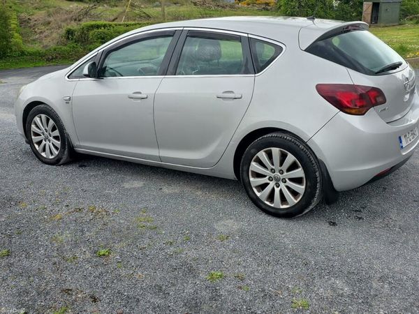 Opel Astra Hatchback, Diesel, 2011, Silver