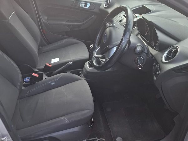 Ford Fiesta Hatchback, Petrol, 2014, Silver