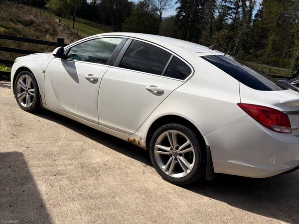 Vauxhall Insignia Hatchback, Diesel, 2012, White