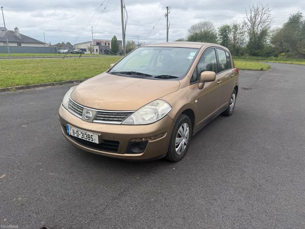 Nissan Tiida Hatchback, Diesel, 2011, Gold