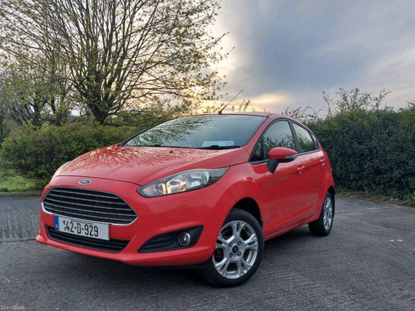 Ford Fiesta Hatchback, Petrol, 2014, Red