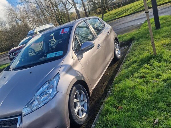 Peugeot 208 Hatchback, Diesel, 2012, Pink