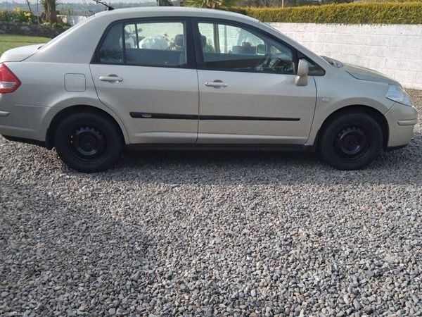 Nissan Tiida Saloon, Diesel, 2011, Silver