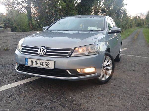 Volkswagen Passat Saloon, Diesel, 2011, Grey