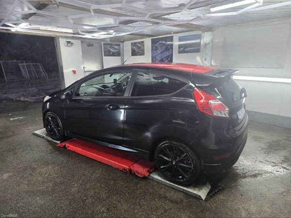 Ford Fiesta Hatchback, Petrol, 2014, Black