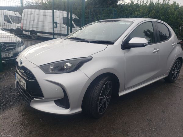 Toyota Yaris Hatchback, Petrol Hybrid, 2021, Silver