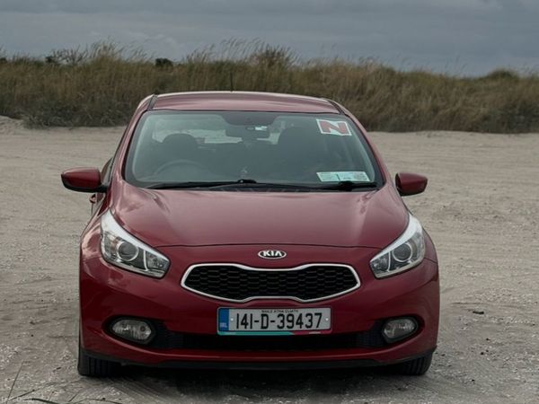 Kia Ceed Hatchback, Diesel, 2014, Red