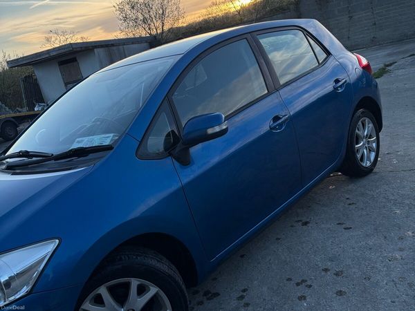 Toyota Auris Hatchback, Petrol, 2012, Blue