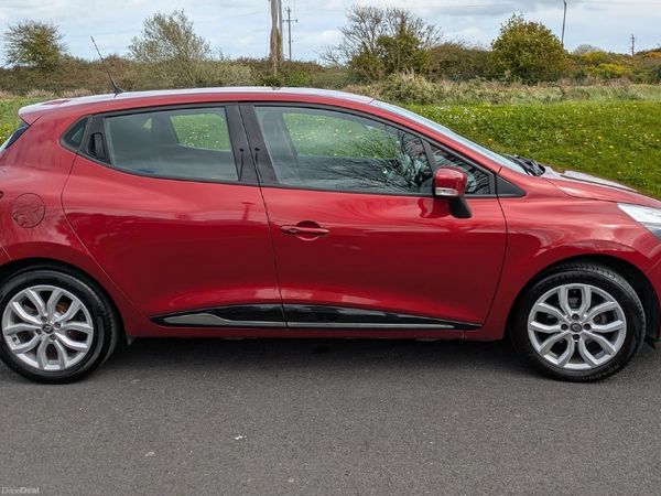 Renault Clio Hatchback, Petrol, 2019, Red