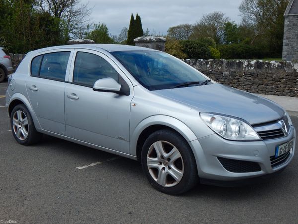 Vauxhall Astra Hatchback, Diesel, 2010, Silver