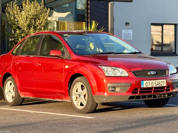Ford Focus Saloon, Petrol, 2007, Red