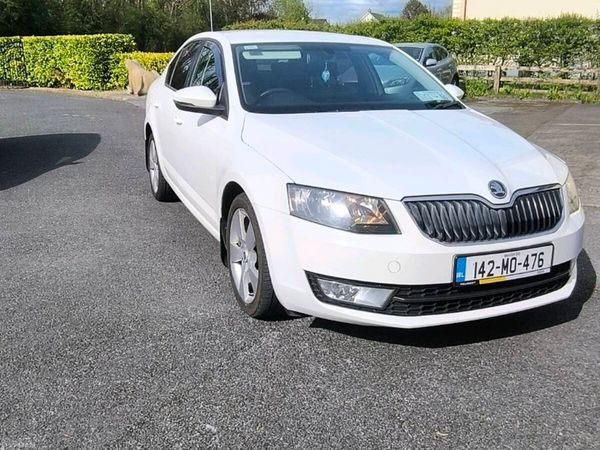Skoda Octavia Saloon, Diesel, 2014, White