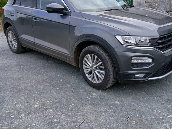 Toyota Yaris MPV, Petrol Hybrid, 2019, Yellow