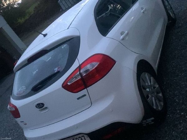Kia Rio Hatchback, Diesel, 2015, White