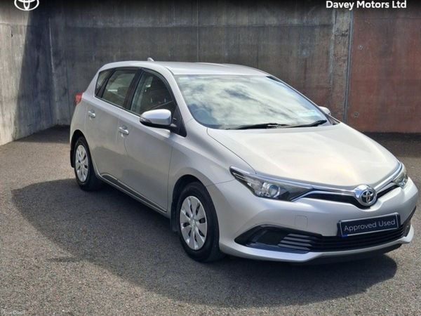 Toyota Auris Hatchback, Petrol, 2016, Silver
