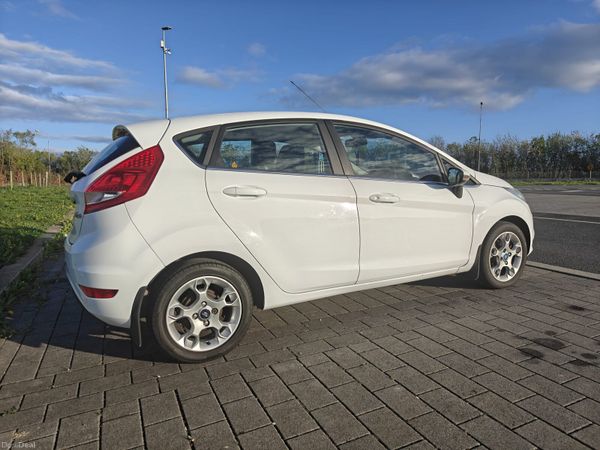 Ford Fiesta Hatchback, Petrol, 2012, White