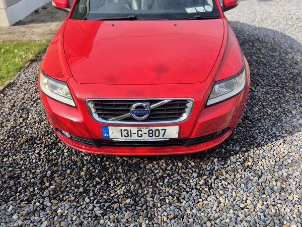 Volvo S40 Saloon, Diesel, 2013, Red
