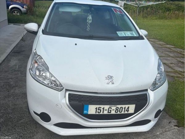 Peugeot 208 Hatchback, Petrol, 2015, White