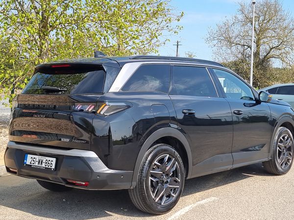 Peugeot 5008 MPV, Petrol Hybrid, 2025, Black