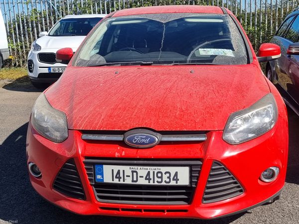 Ford Focus Hatchback, Petrol, 2014, Red