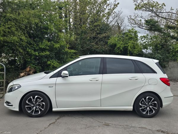 Mercedes-Benz B-Class MPV, Petrol, 2012, White