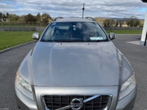 Volvo V70 Estate, Diesel, 2010, Gold