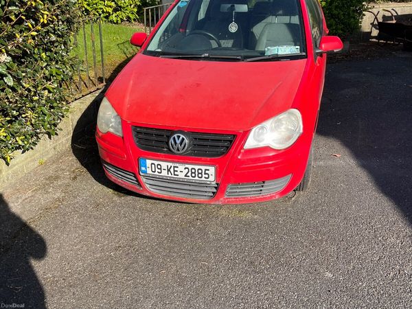 Volkswagen Polo Hatchback, Petrol, 2009, Red