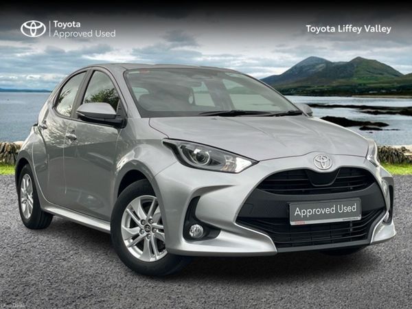 Toyota Yaris Hatchback, Petrol Hybrid, 2025, Silver