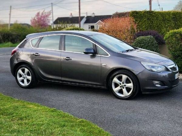 Opel Astra Hatchback, Petrol, 2011, Grey