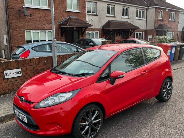 Ford Fiesta Hatchback, Petrol, 2012, Red