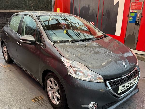 Peugeot 208 Hatchback, Diesel, 2012, Grey