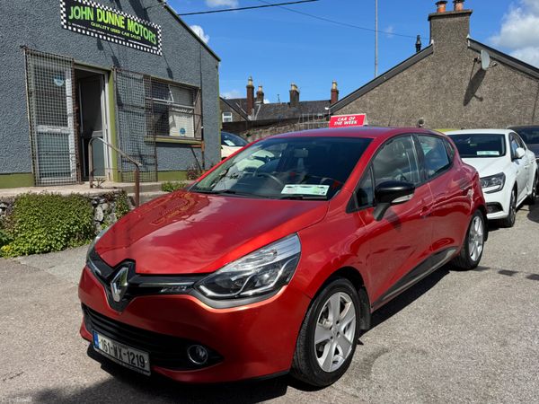 Renault Clio Hatchback, Petrol, 2016, Red