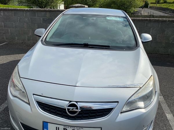 Opel Astra Hatchback, Diesel, 2011, Silver