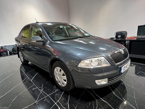 Skoda Octavia Saloon, Diesel, 2009, Red