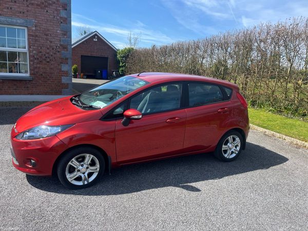 Ford Fiesta Hatchback, Petrol, 2009, Red