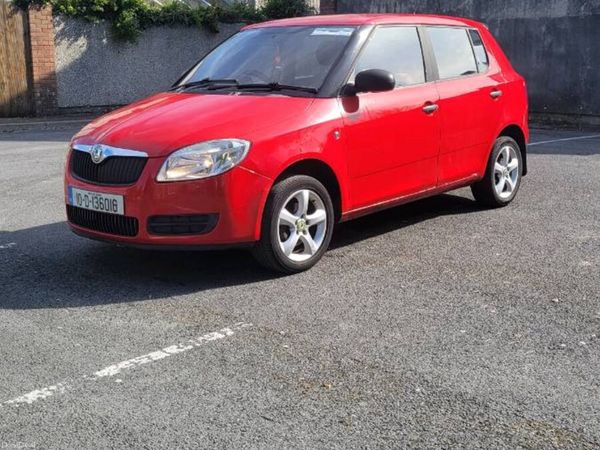Skoda Fabia Hatchback, Petrol, 2010, Red