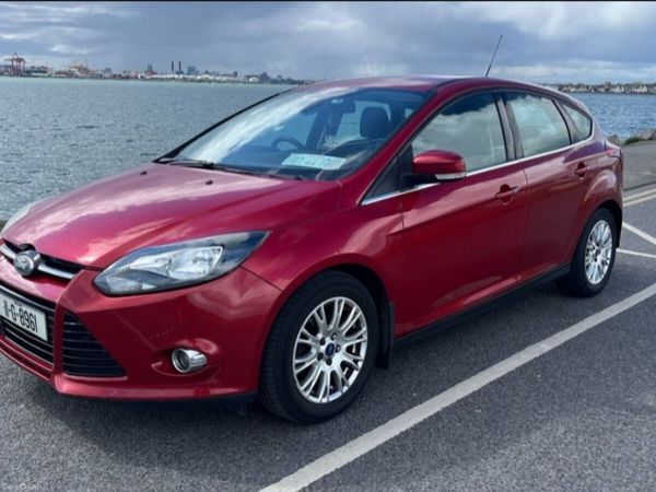 Ford Focus Hatchback, Diesel, 2011, Red