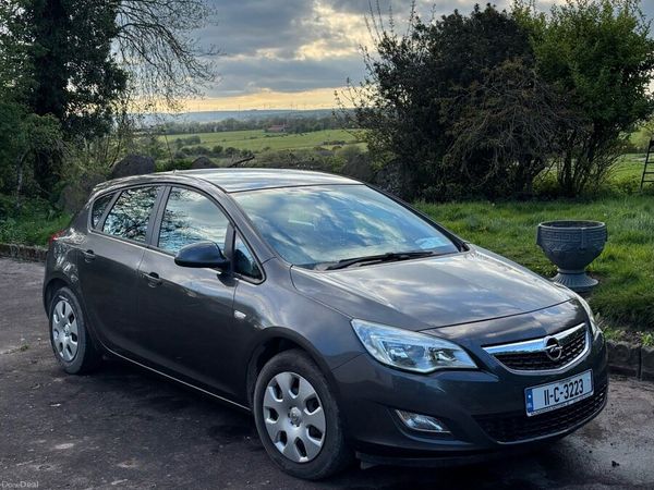Opel Astra Hatchback, Diesel, 2011, Grey