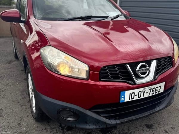 Nissan Qashqai Hatchback, Diesel, 2010, Red