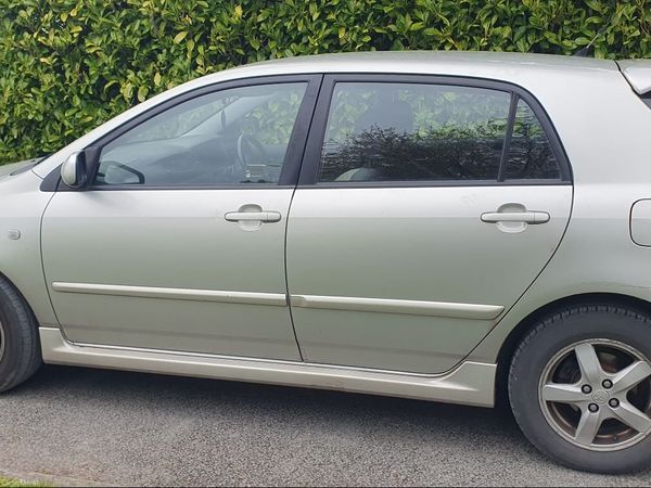 Toyota Corolla Hatchback, Petrol, 2005, Silver