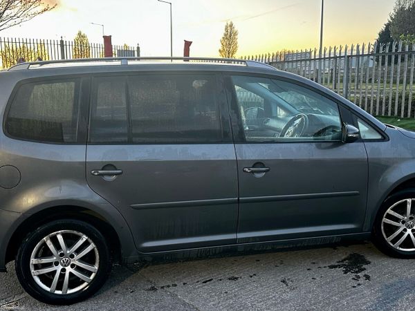 Volkswagen Touran MPV, Diesel, 2015, Grey