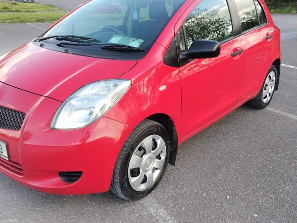 Toyota Yaris Hatchback, Petrol, 2008, Red