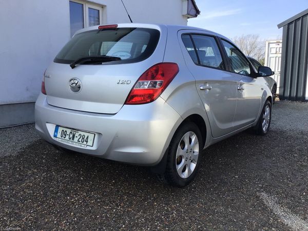 Hyundai i20 Hatchback, Petrol, 2009, Silver