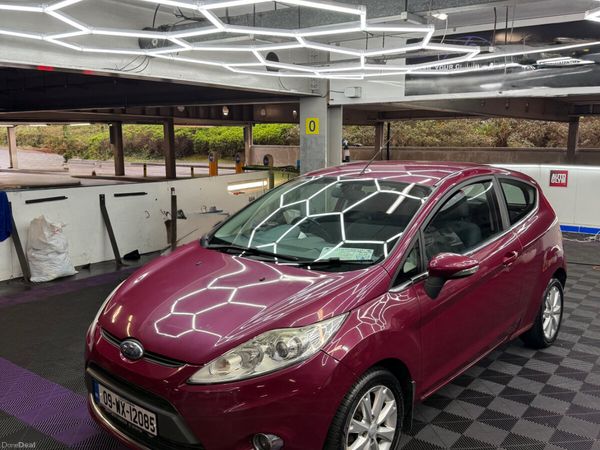 Ford Fiesta Hatchback, Petrol, 2009, Red