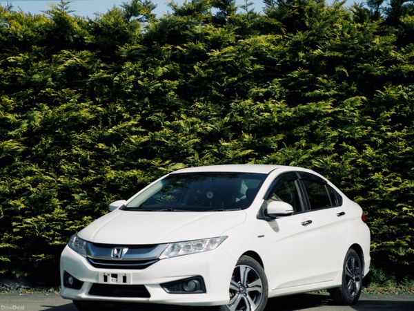 Honda Grace Saloon, Petrol Hybrid, 2015, White