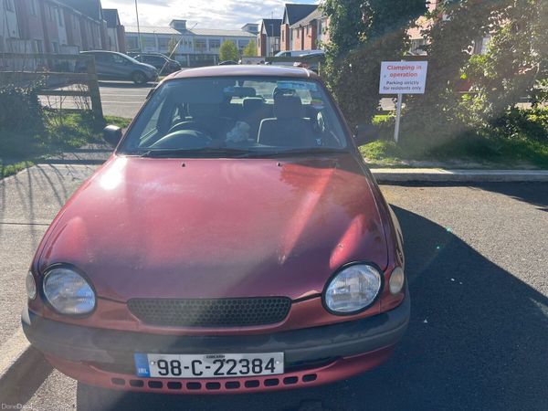 Toyota Corolla Saloon, Petrol, 1998, Red