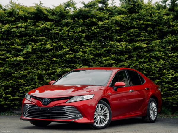 Toyota Camry Saloon, Petrol Hybrid, 2018, Red